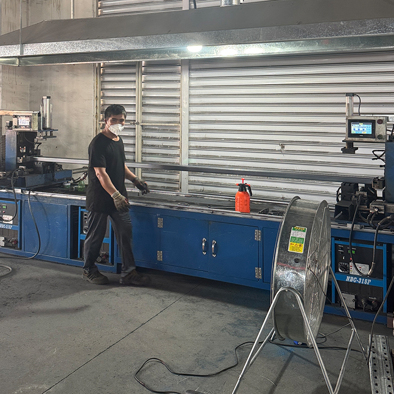 Intelligent CNC fully automatic shelf crossbeam welding machine